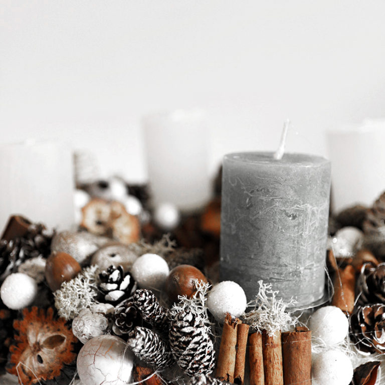 The best minimal Christmas inspiration: stylish Scandinavian holiday décor, low-waste wrapping ideas, and unique gift guides.